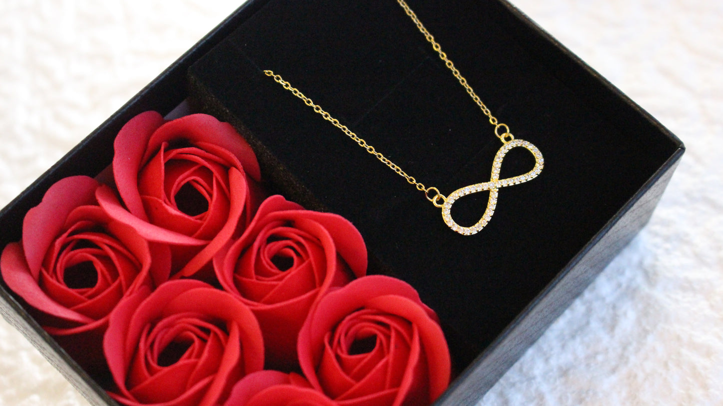 Halskette Infinity